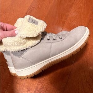 Ugg Women’s Lakesider Mid Lace Up Boot